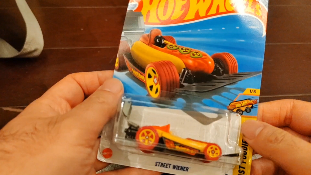这车看起来很有感觉,风火轮hot wheels 小跑车系列 热狗香肠street