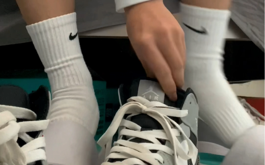 白袜体育生穿aj1