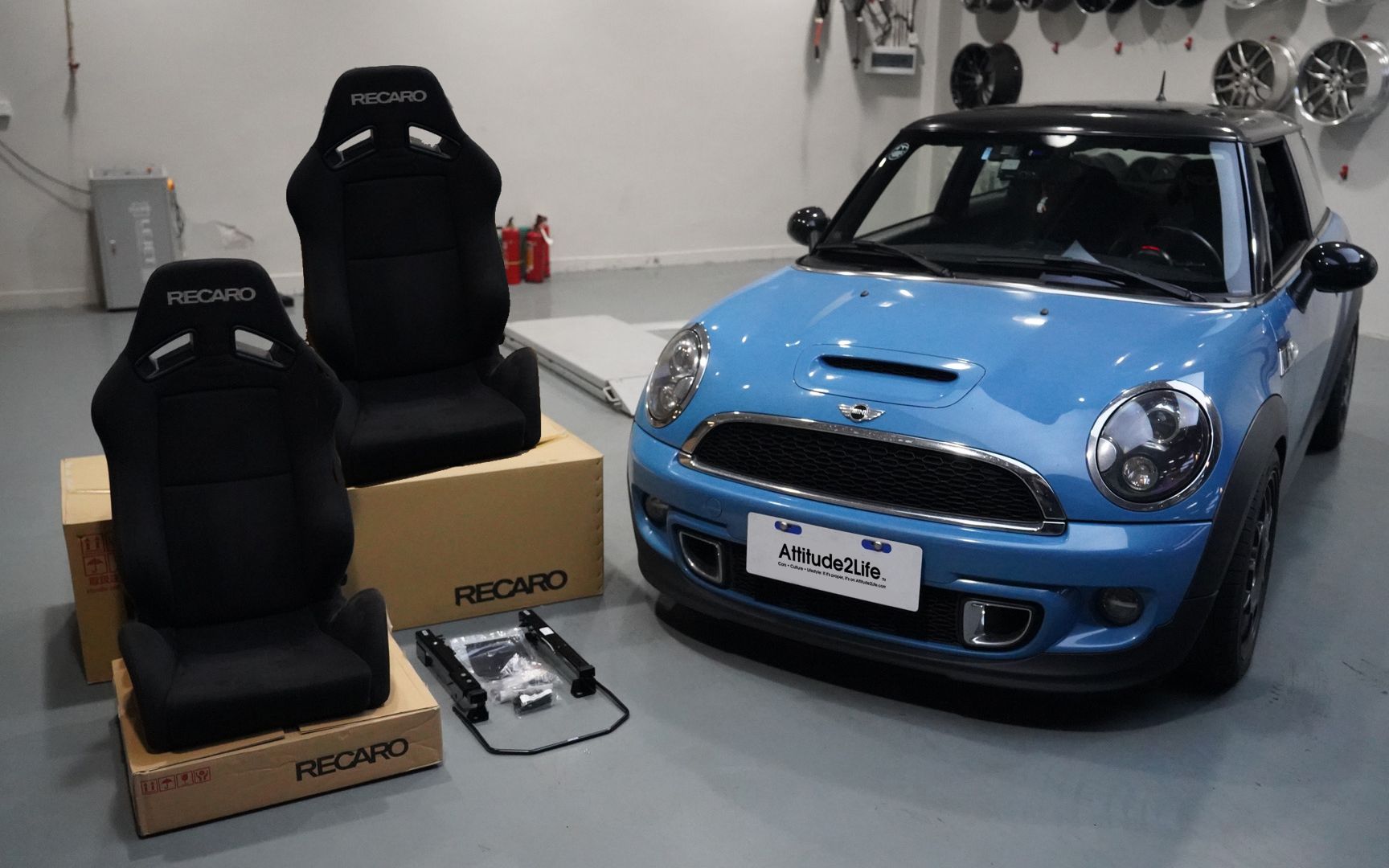 mini r56装一对半卖半送的recaro sr7是什么体验