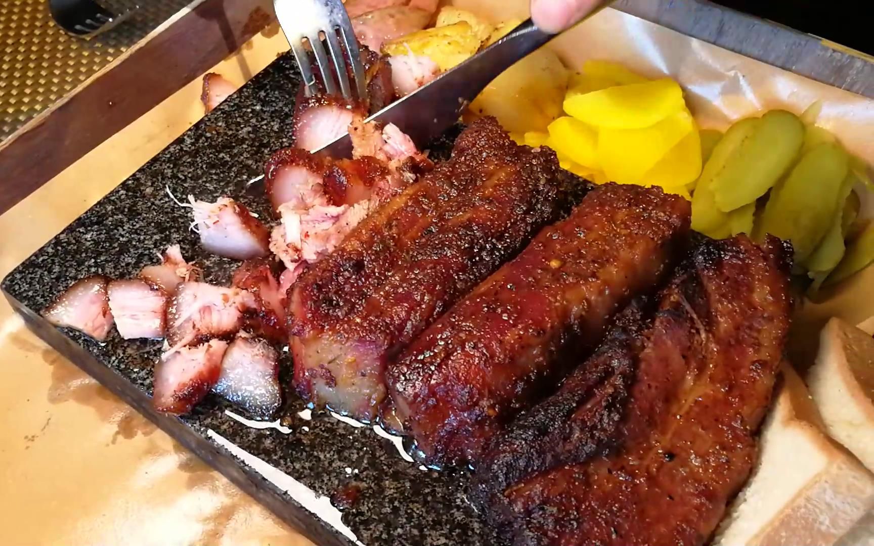温州肉食动物的终极盛宴,一口下去肉汁横流,立马沦陷的美式bbq烤肉!