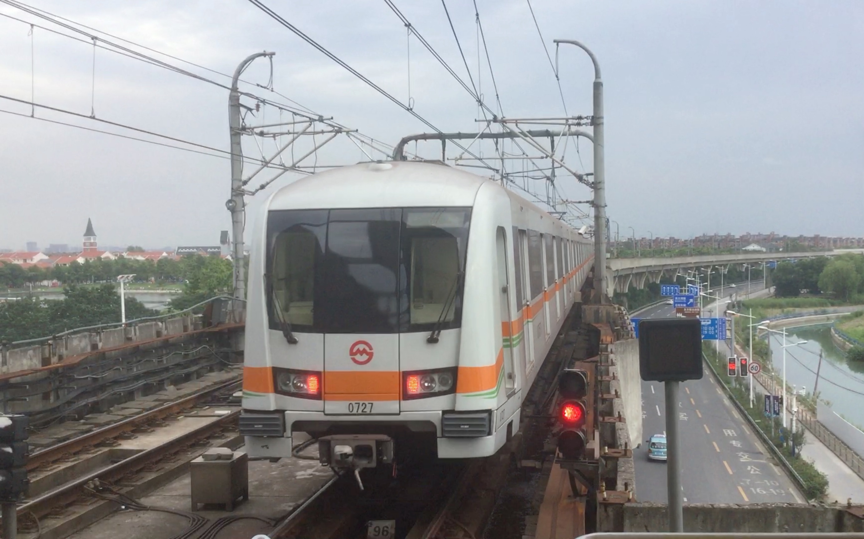 上海地铁7号线0727出美兰湖站花木路站方向
