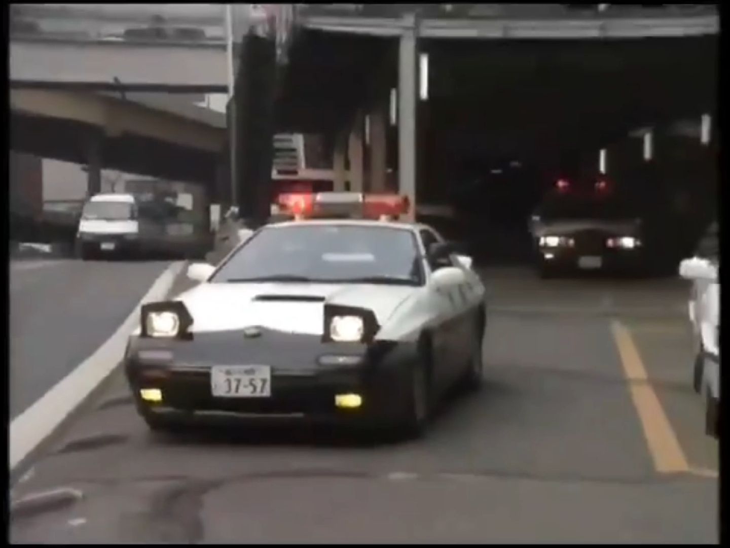 马自达rx-7警视厅警车出动影像