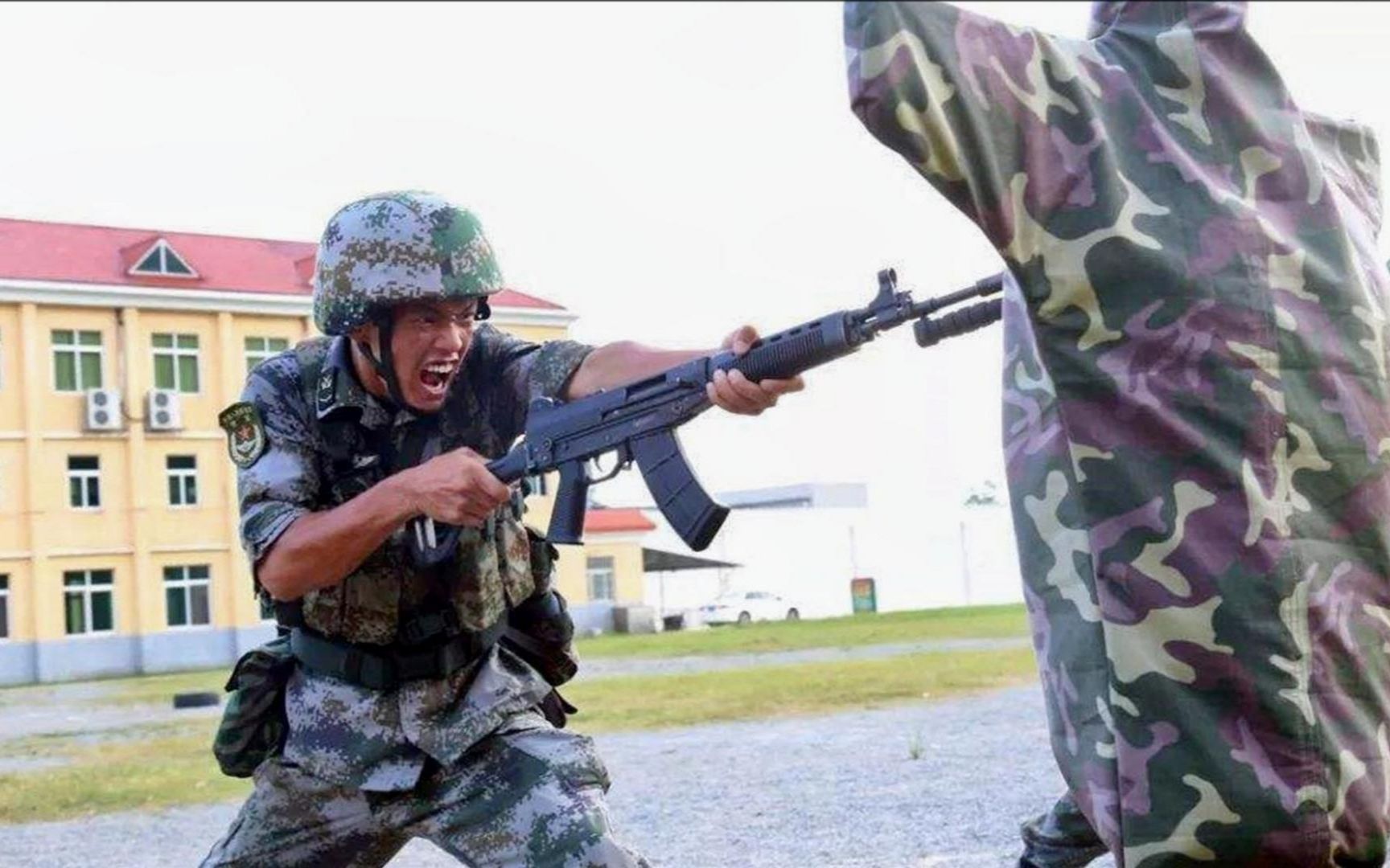 解放军重启拼刺刀训练!光这气势就让敌军闻风丧胆