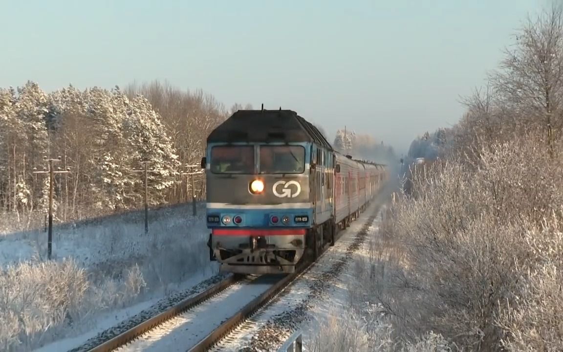 塔帕站的内燃机车tep70-0236