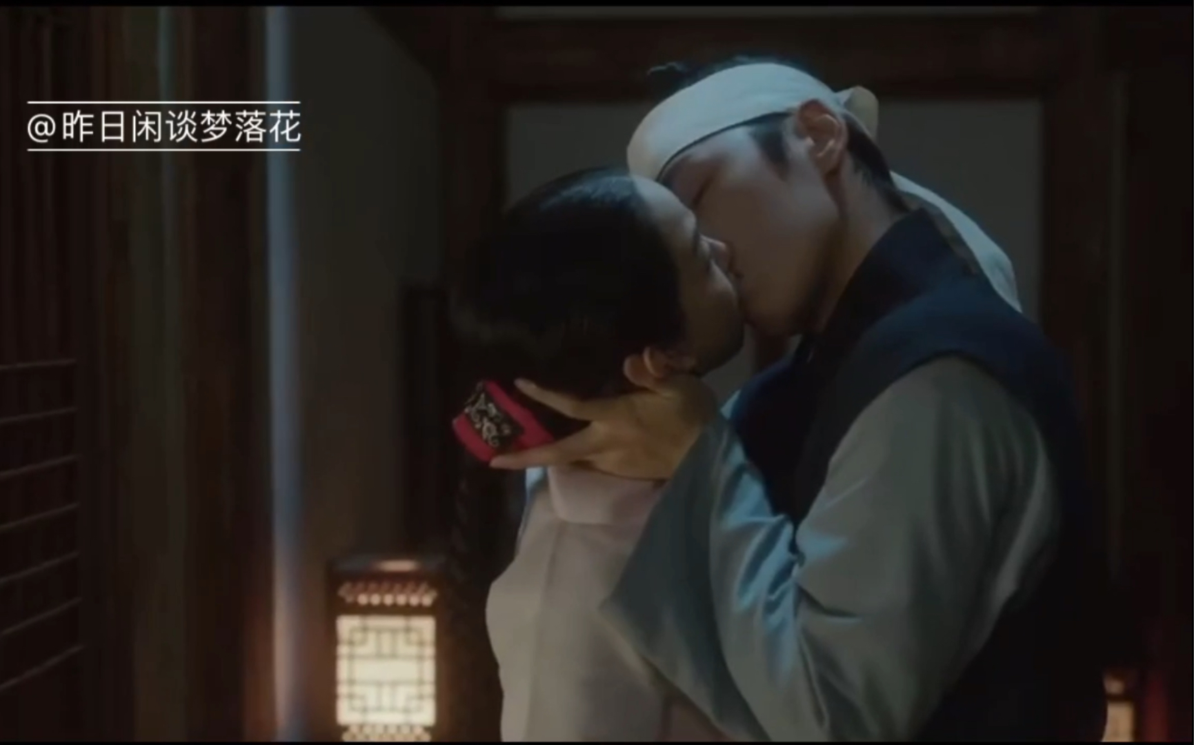 韩剧【哲仁王后】【高甜吻戏】:一起来看看金正贤和申惠善拍摄吻戏的