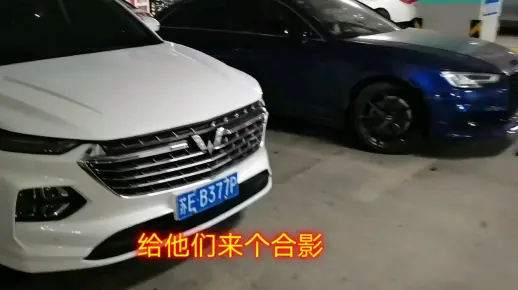 全网五菱凯捷首撞，把奥迪S4的车牌给撞飞了！