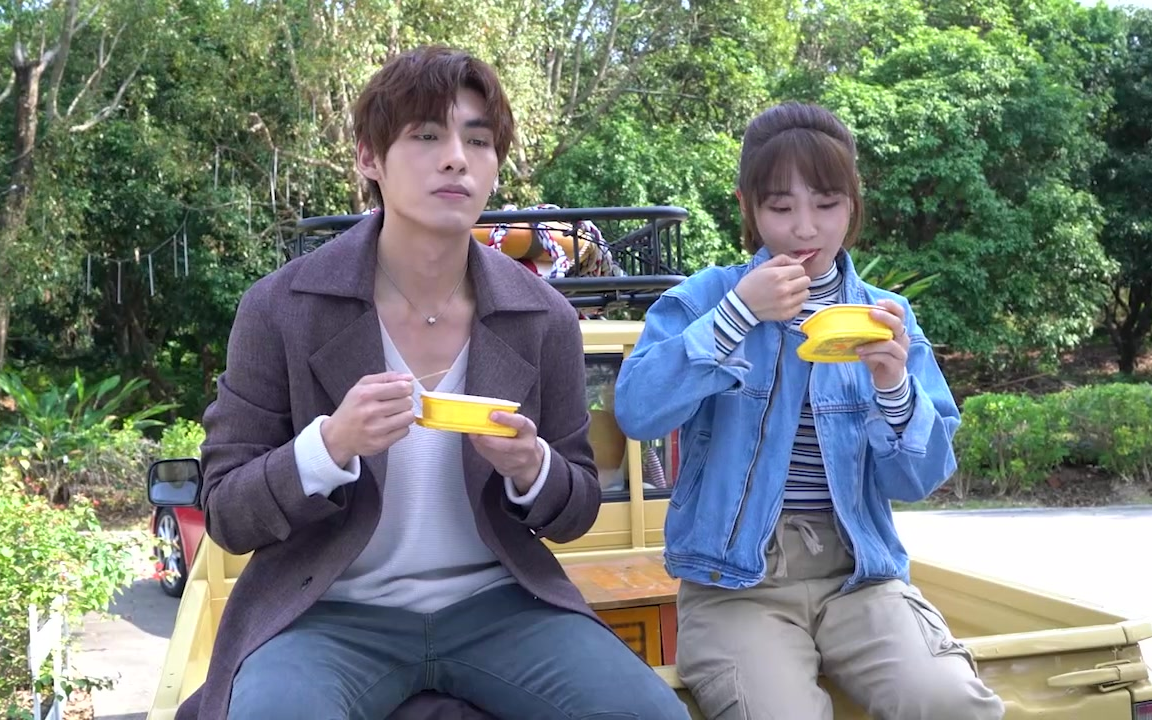 【片场花絮】"初遇cp"线下吃播进行中