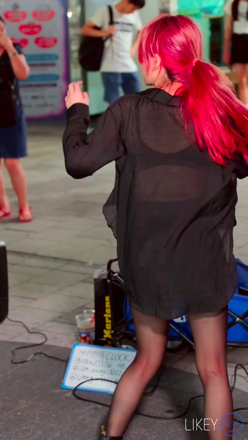 clock女团早期街头公演回顾 徐英个人单拍