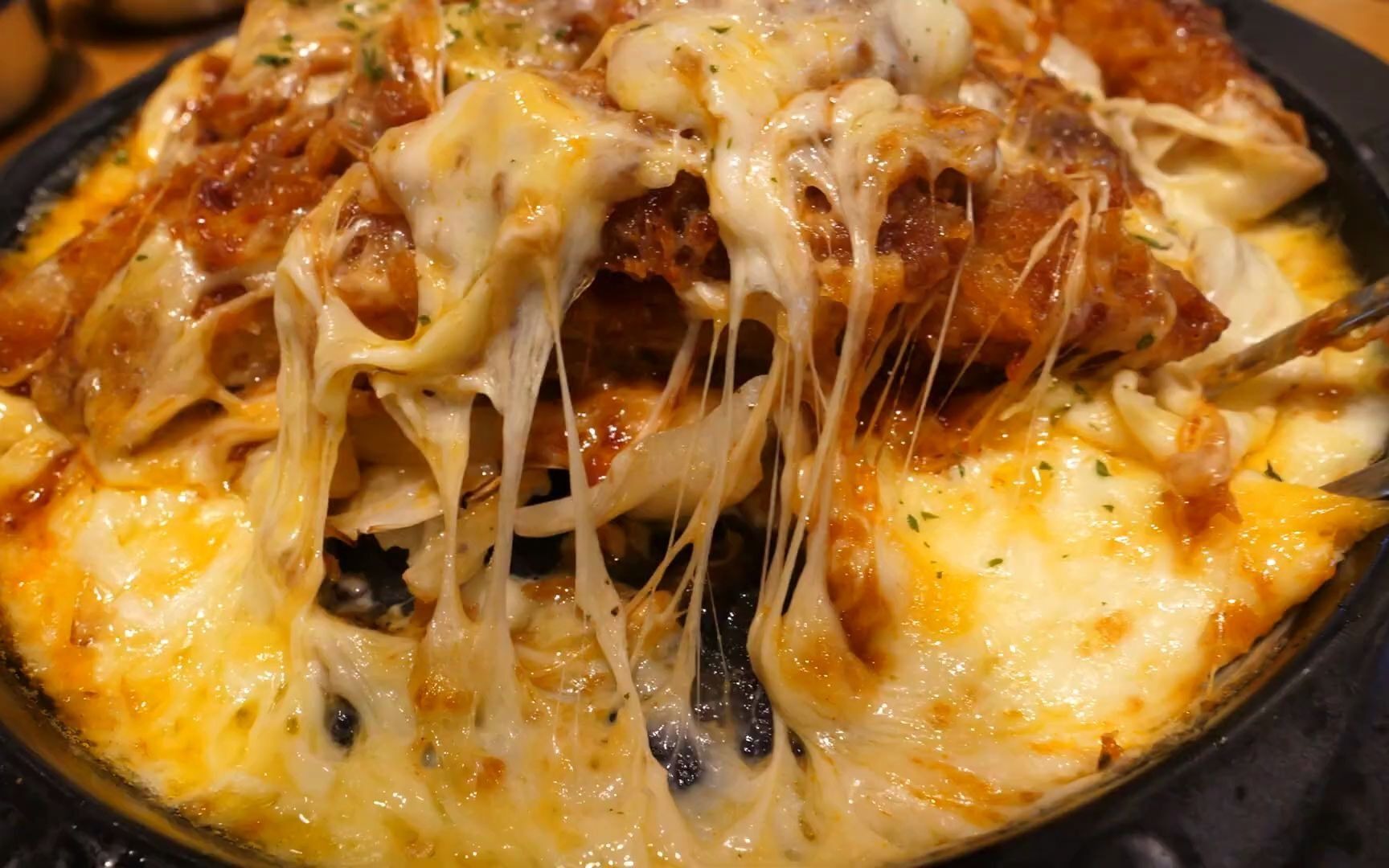 辣芝士炸猪排 spicy cheese pork cutlet - korean street food