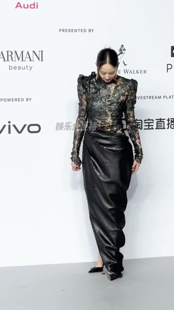 张钧甯 黑色镂空皮裙造型状态如何#gq红毯