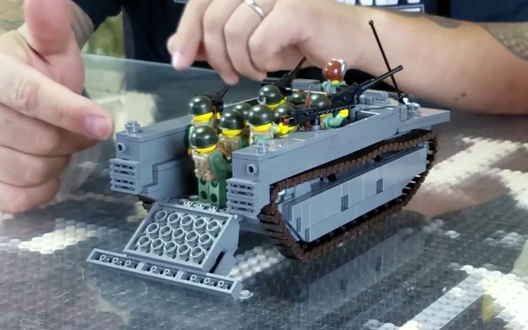 brickmaniaamtraclvt4andamtanklvta4两栖装甲运输车custommilitary