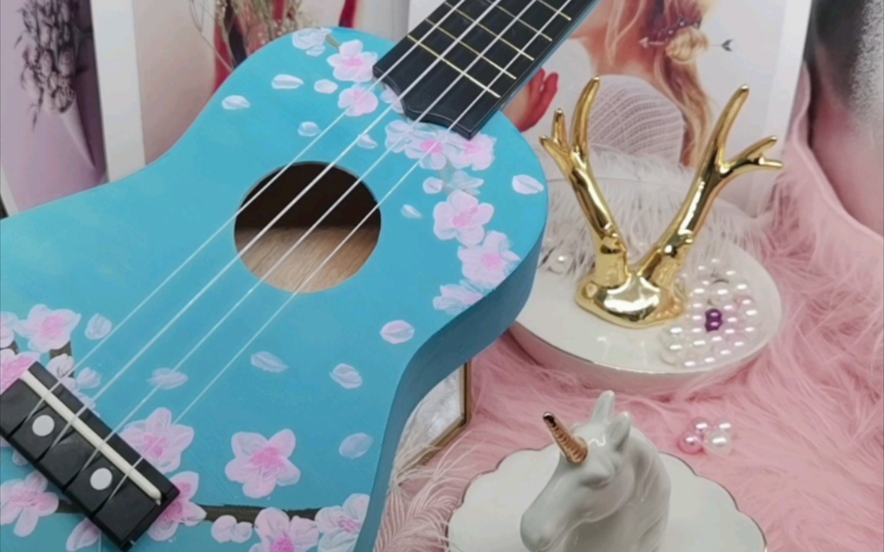 终于拥有了一支自己手绘的尤克里里