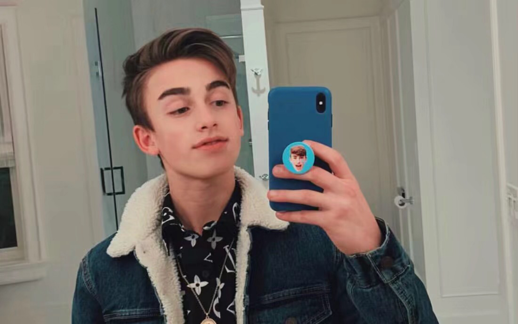 【johnny orlando】this is a big secret (vlogmas)