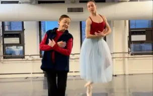 Descargar video: 【芭蕾】ABT首席Isabella Boylston的吉赛尔排练片段