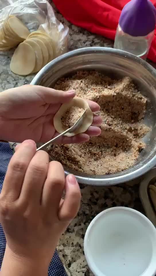 广东人过年喜欢包油角,油角形象像荷包,祈求来年盆满钵满#美食教程