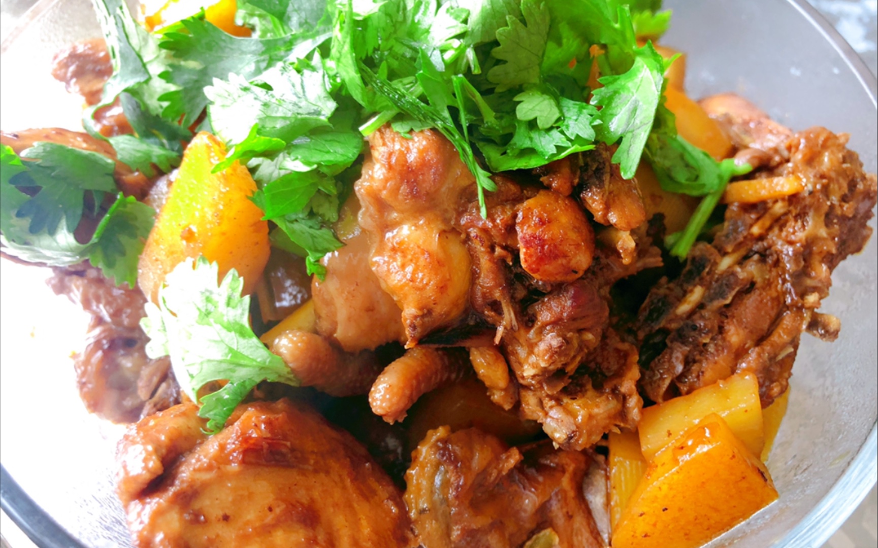 土豆焖鸡怎么做好吃?农村媳妇学着做,味道正宗,肉香口感好