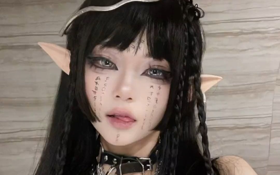 【亚文化变装】美女 一个人刷抖音吗