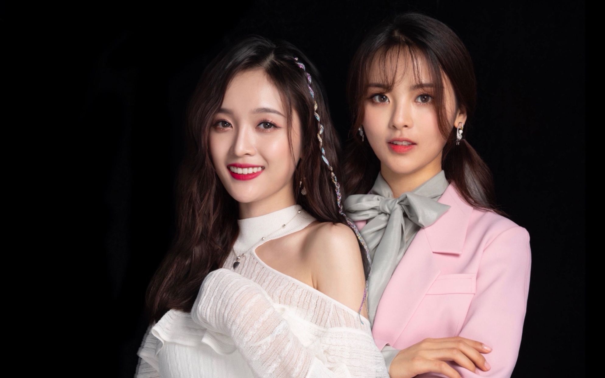 杨超越x吴宣仪超越踏着魔鬼步伐和宣妈友爱互动