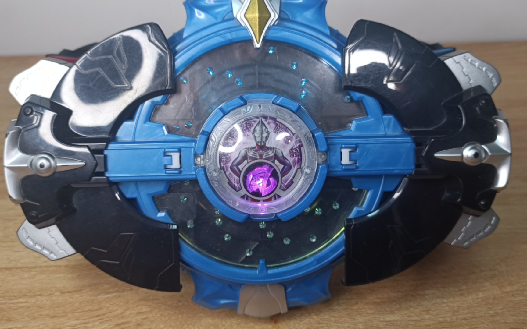 【速评测】疾风在身 紫电之风!dx迪迦奥特曼罗布水晶罗布奥特曼