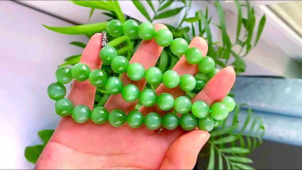 和田玉碧玉粉绿猫眼项链,俄碧老料,莹润亮眼,碧色怡人,无黑无裂,猫眼