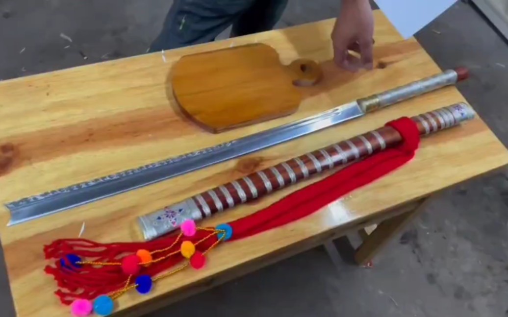 传统工艺锻制的精品景颇刀