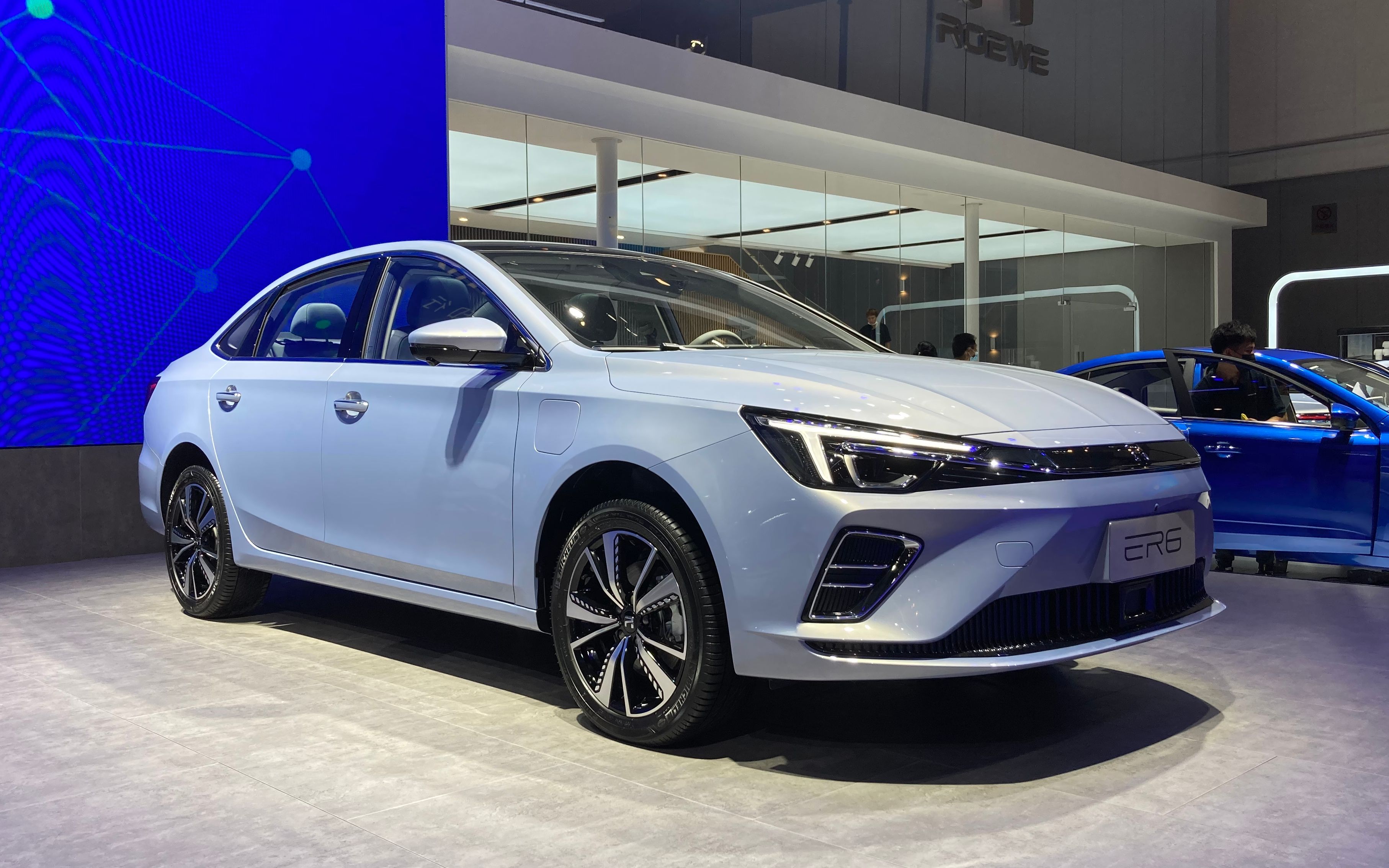 续航620km,预售价16万起,荣威r er6成都车展抢鲜体验