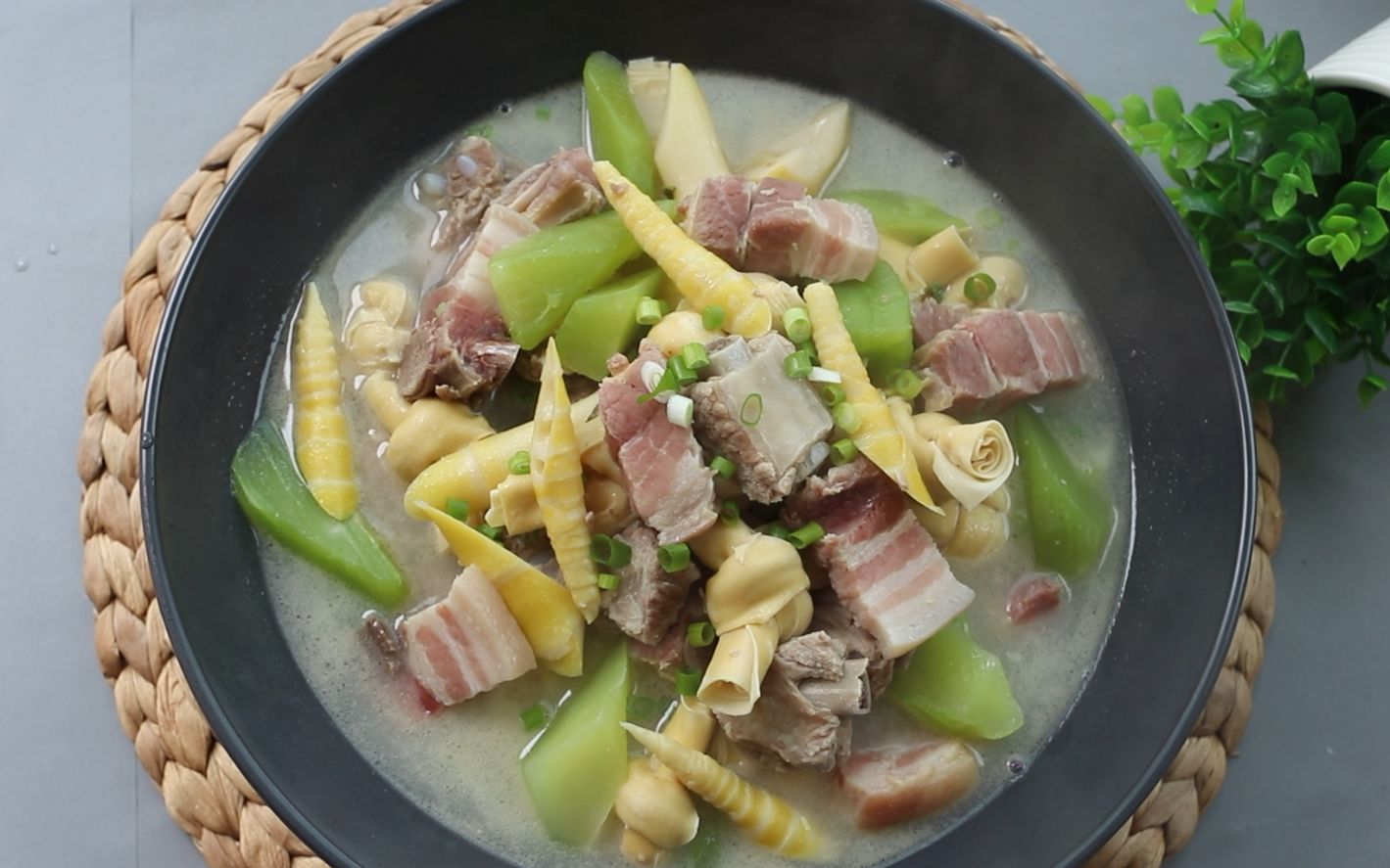 春笋怎么做才鲜?试试这碗腌笃鲜,吃过这一碗,才叫春味