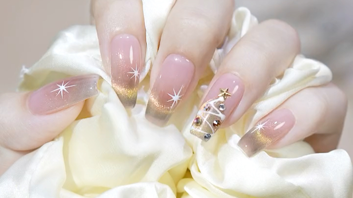 指尖星芒猫眼美甲