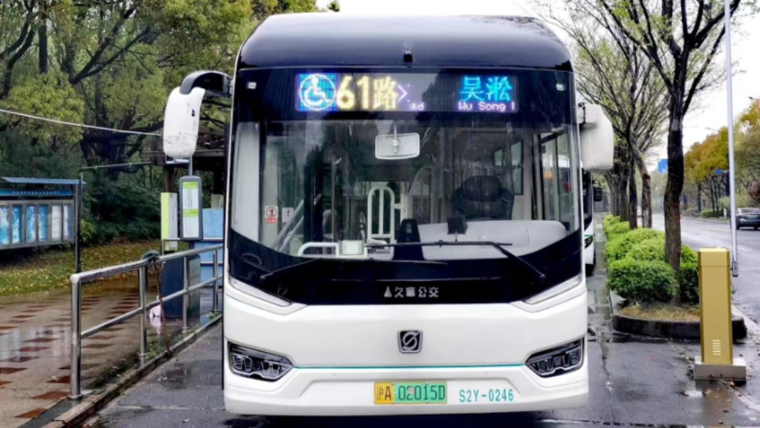 (巴士一公司)上海61路公交车终点站政悦路国伟路离站(政悦路国伟路往