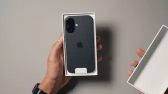 Download Video: 【苹果开箱】黑色 iPhone 16 开箱 | 作者 Oliur | 机翻中字