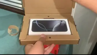 四分钟完成天猫官旗国补iPhone 16 Pro当面拆封激活验收