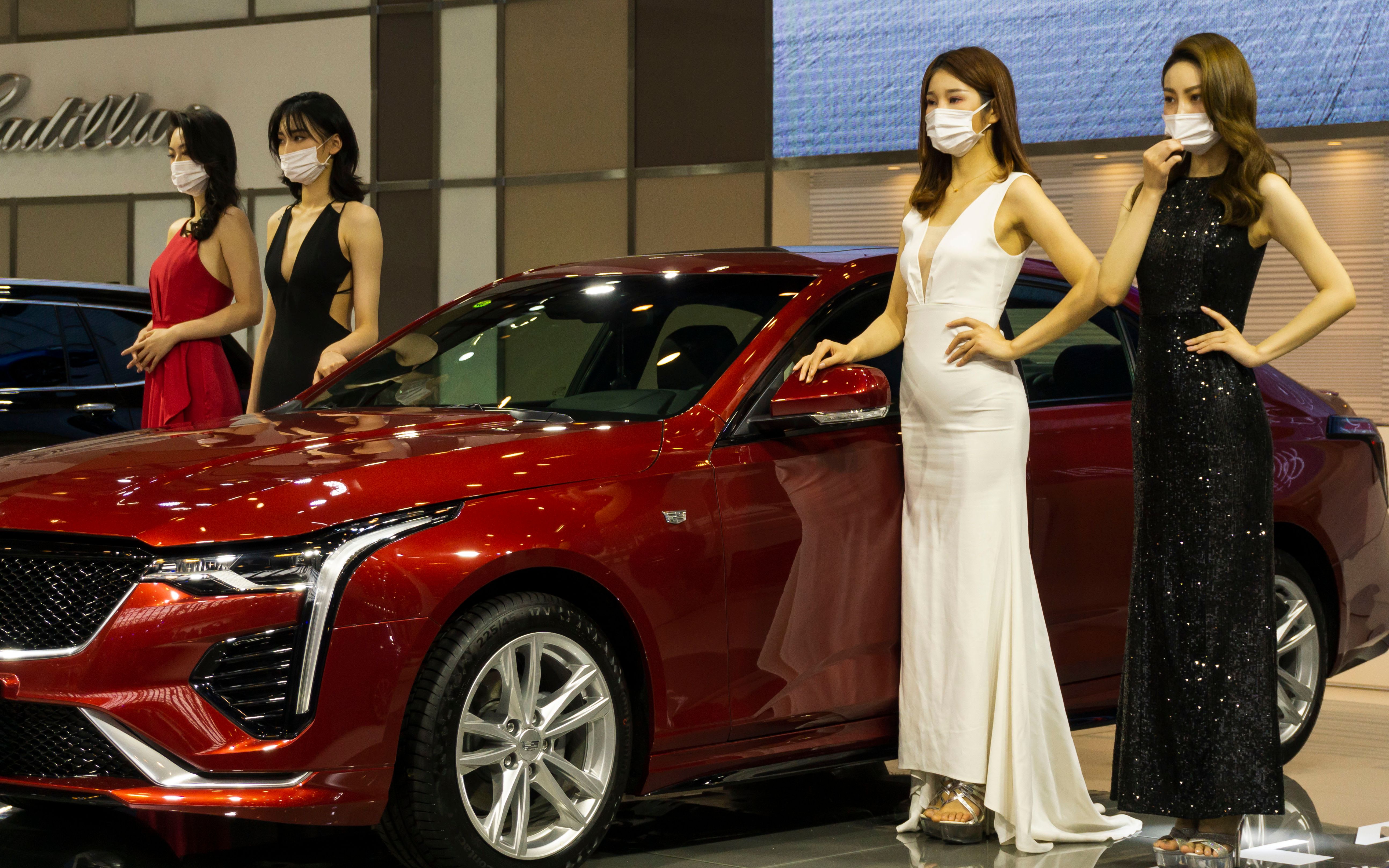 苦b的一周无休-车展看车模小姐姐-还有纯电小宝马_哔哩哔哩 (゜-゜)つ