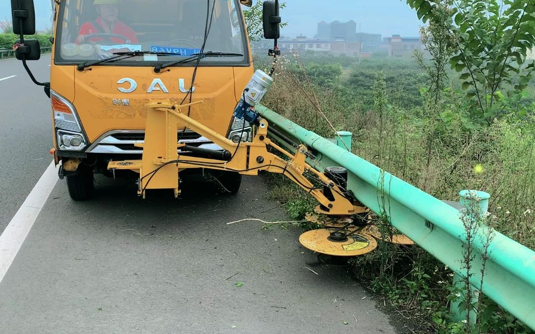 护栏打草机 液压碎草机 高速绿篱修剪机 边坡绿篱机 车载式避障割草机