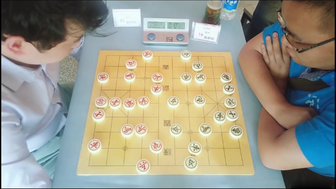 [图]【象棋怎么玩】贵州象棋棋王陈柳刚丝毫不惧国家大师苗利明，劣势竟然取胜了！