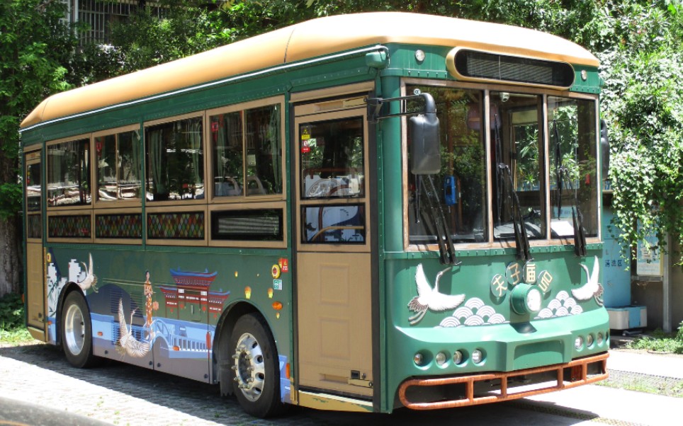 老城南仿古铛铛车