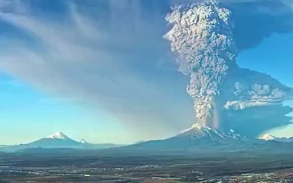 智利卡尔布科火山爆发图片