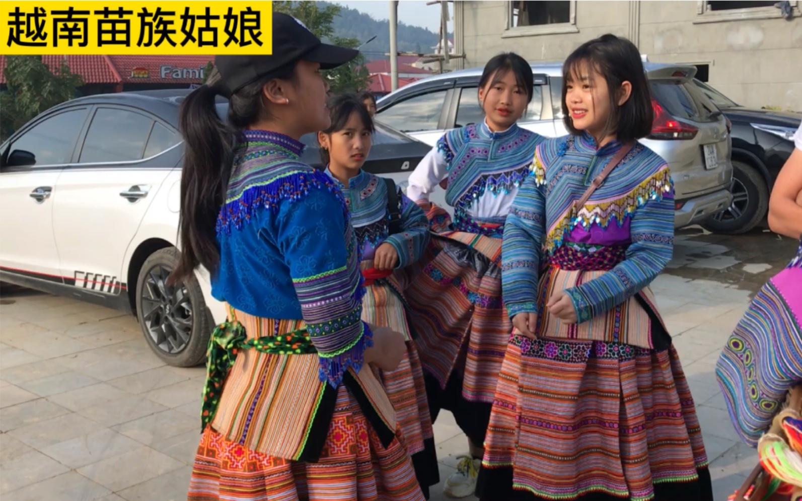 越南苗族姑娘表演跳舞节目她们真的太可爱了