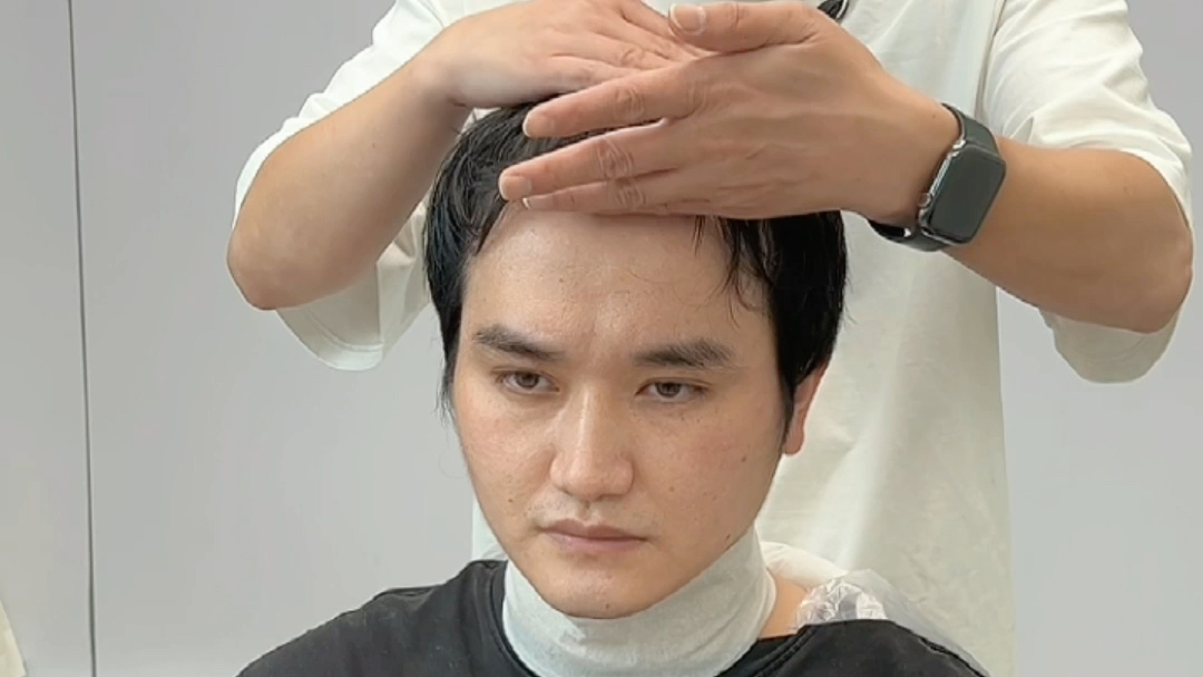 高额头m字额短发造型