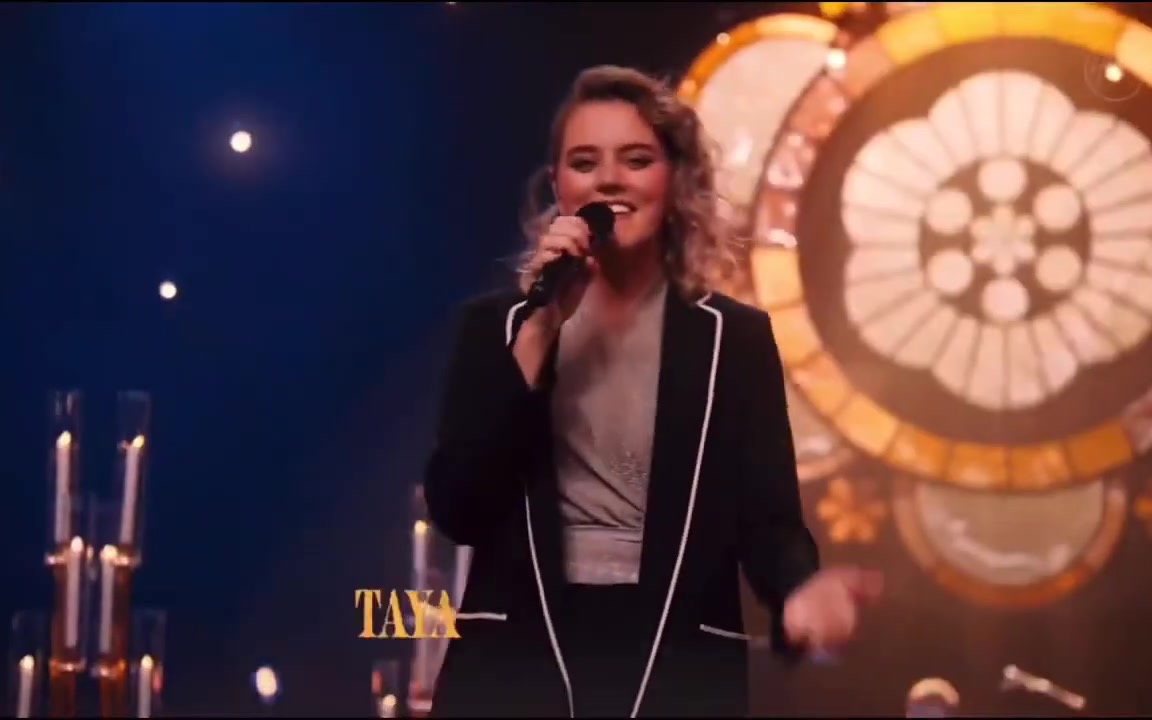 [图]Taya Smith-Angels We Have Heard On High (Christmas Eve 2020 Hillsong Church)