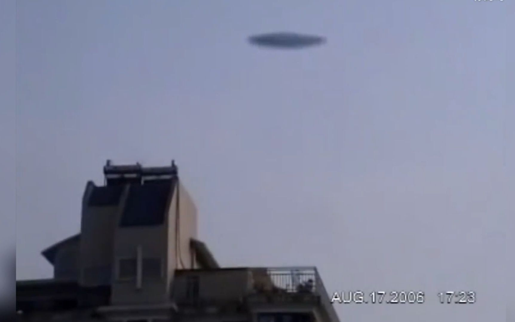 众人目击南京ufo?女子腾空,重力消失?8个让人费解的画面!