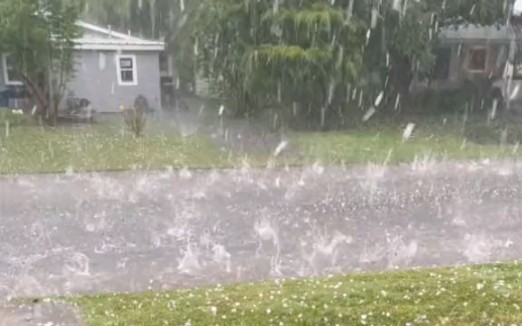 [图]国外下的冰雹雨