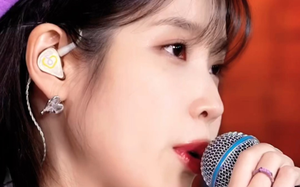 【iu 李知恩】坐在老婆旁边听歌是什么体验