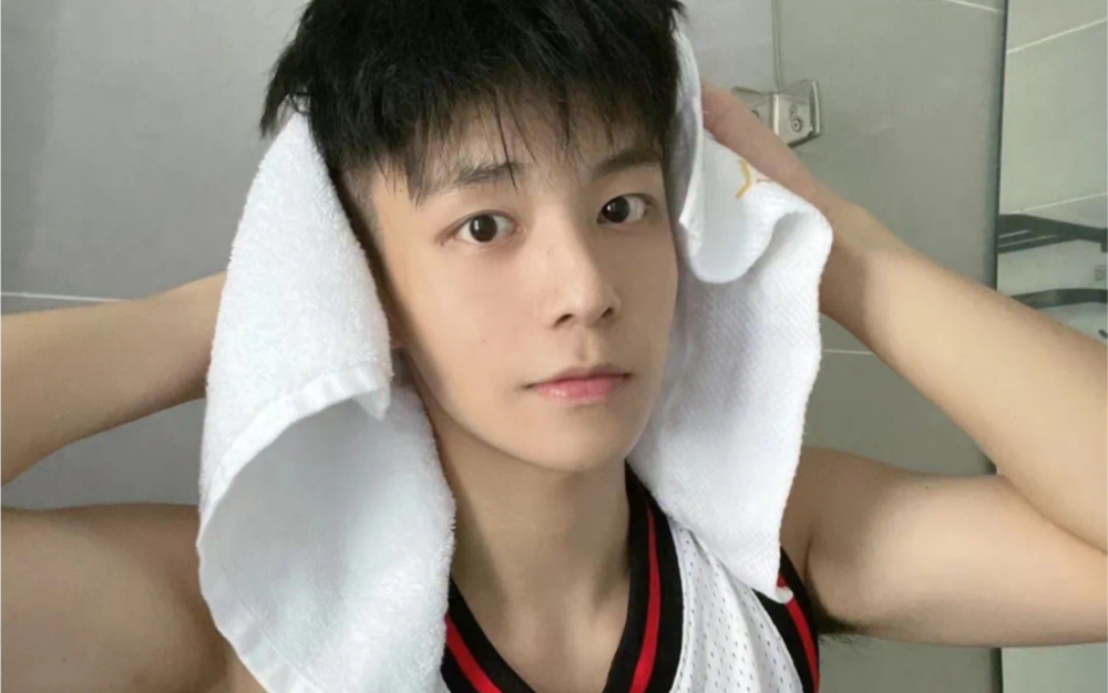 乐仔好帅楼层好高面积也挺大