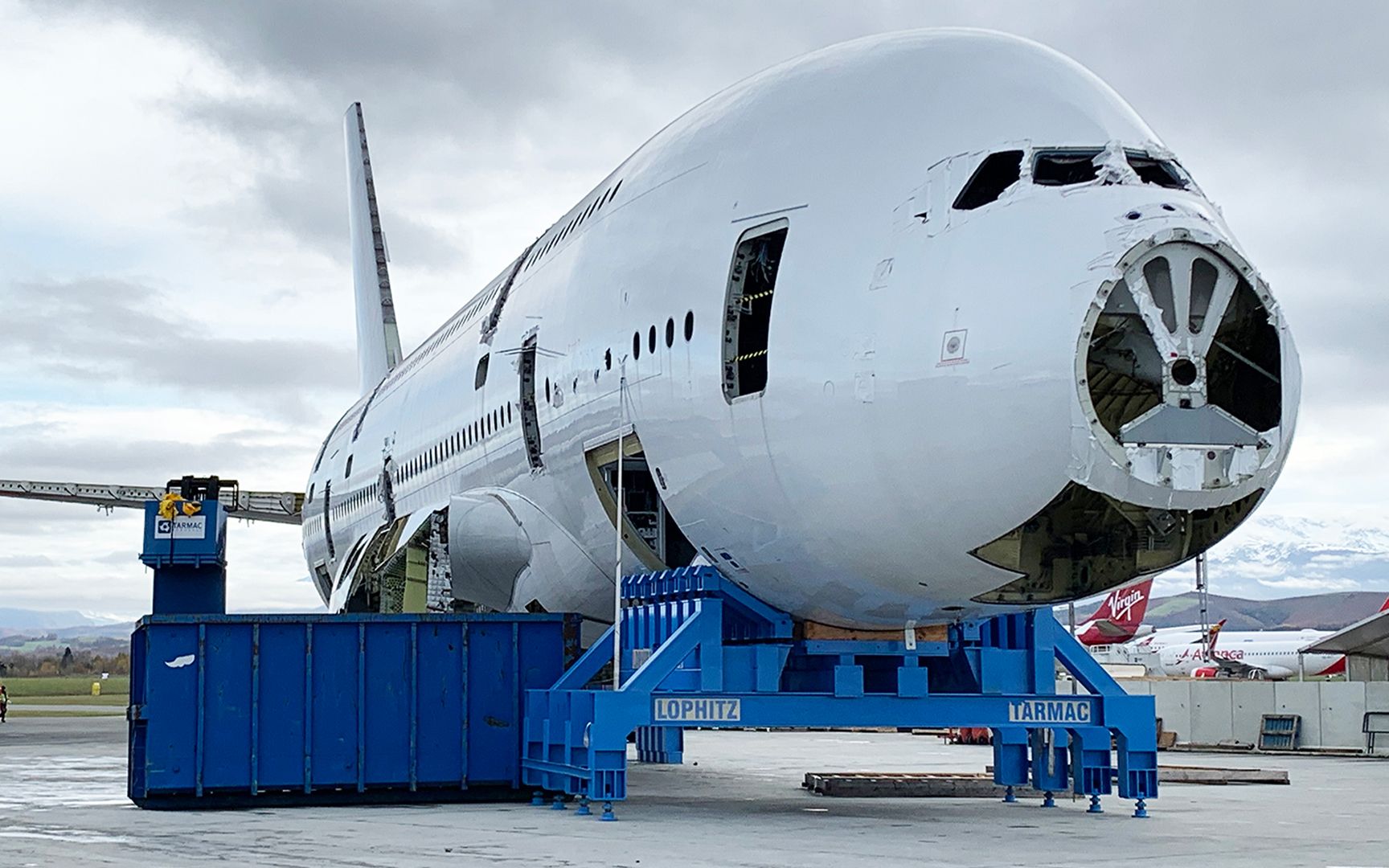 空客A380被拆解,4个发动机卖几百万美元哔哩哔哩bilibili