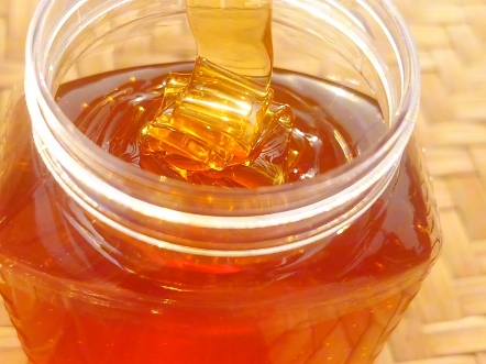 什么样的蜂蜜最纯正(什么样的蜂蜜是纯正的蜂蜜)