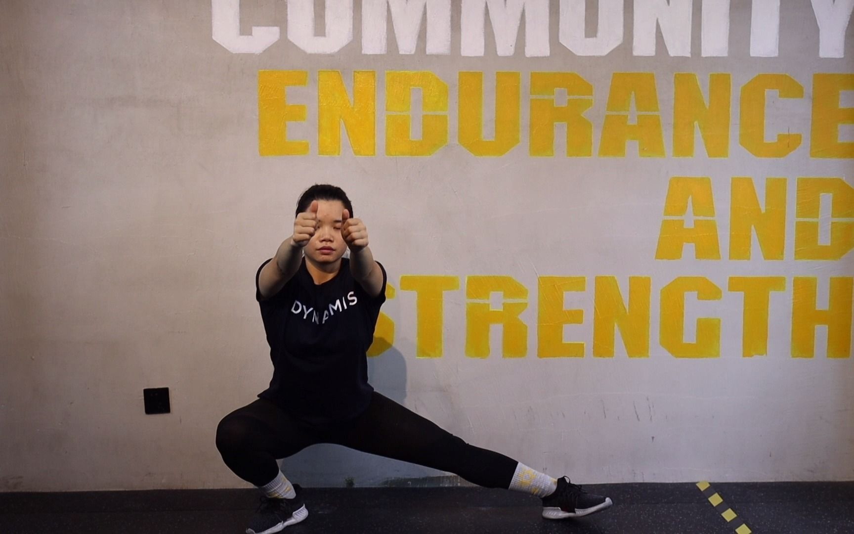 哥萨克式下蹲 cossacks squat