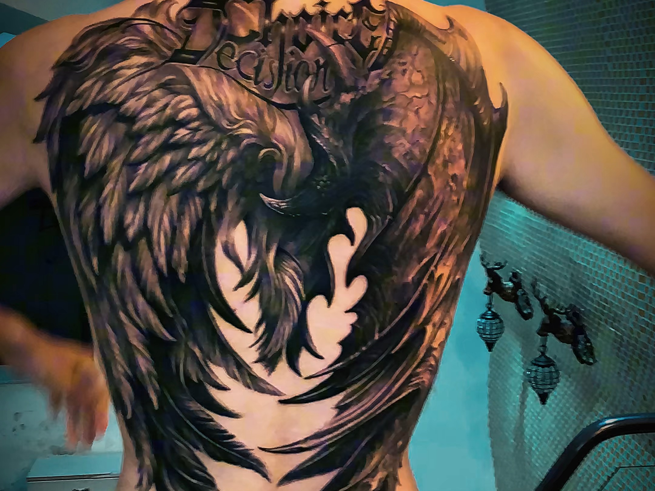 天使与恶魔 阴与阳 对称与不对称,帅哥想要一对特别的翅膀 按照身材