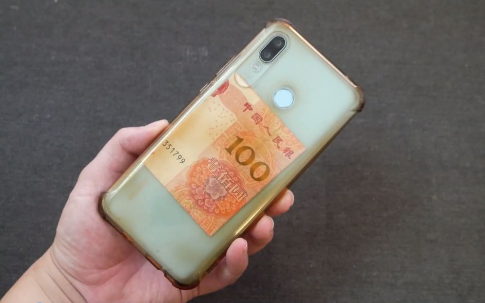 不管什么手机,在手机壳后放张人民币,不是迷信,看完恍然大悟