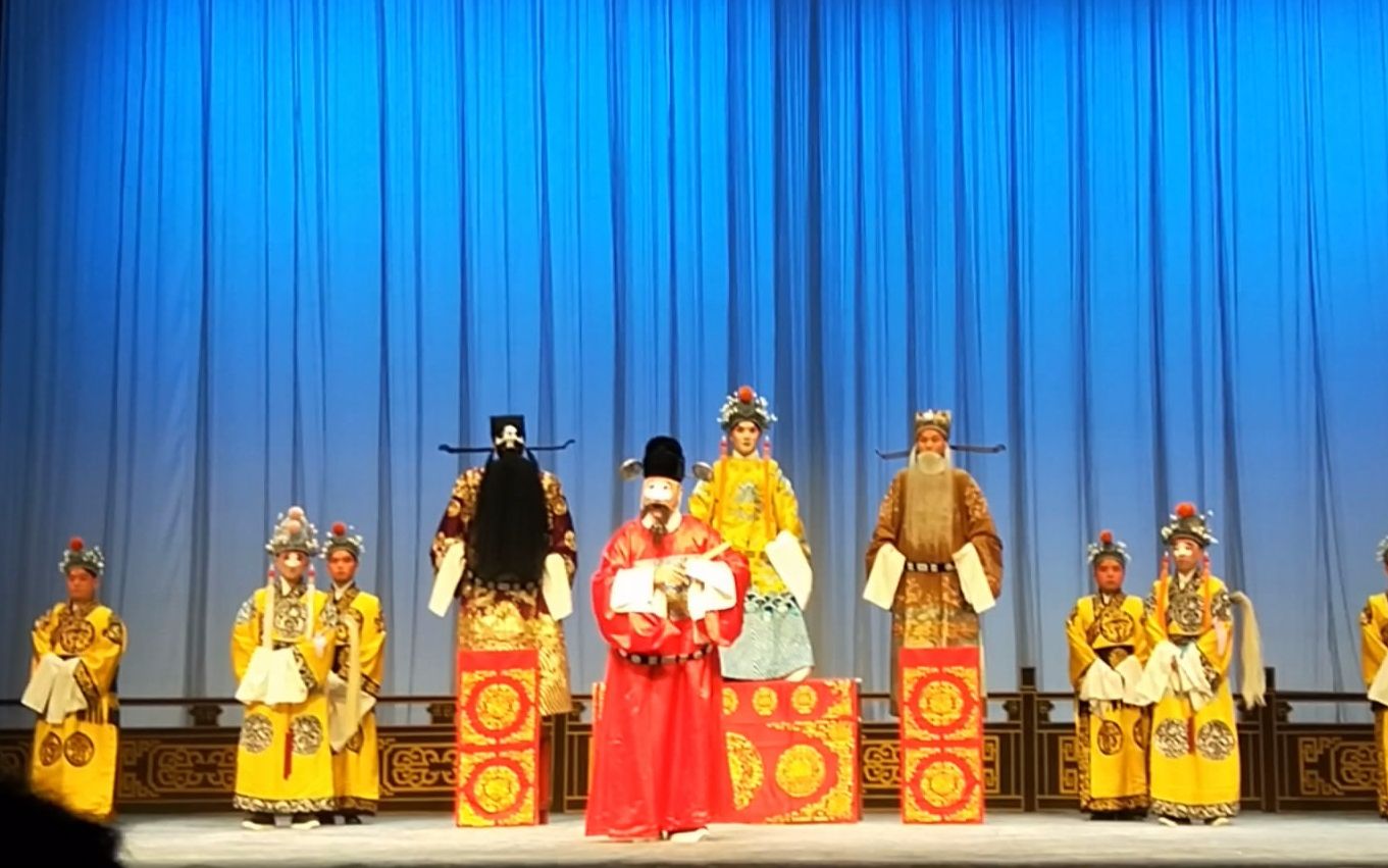 京剧车祸之打龙袍灯官掉帽子