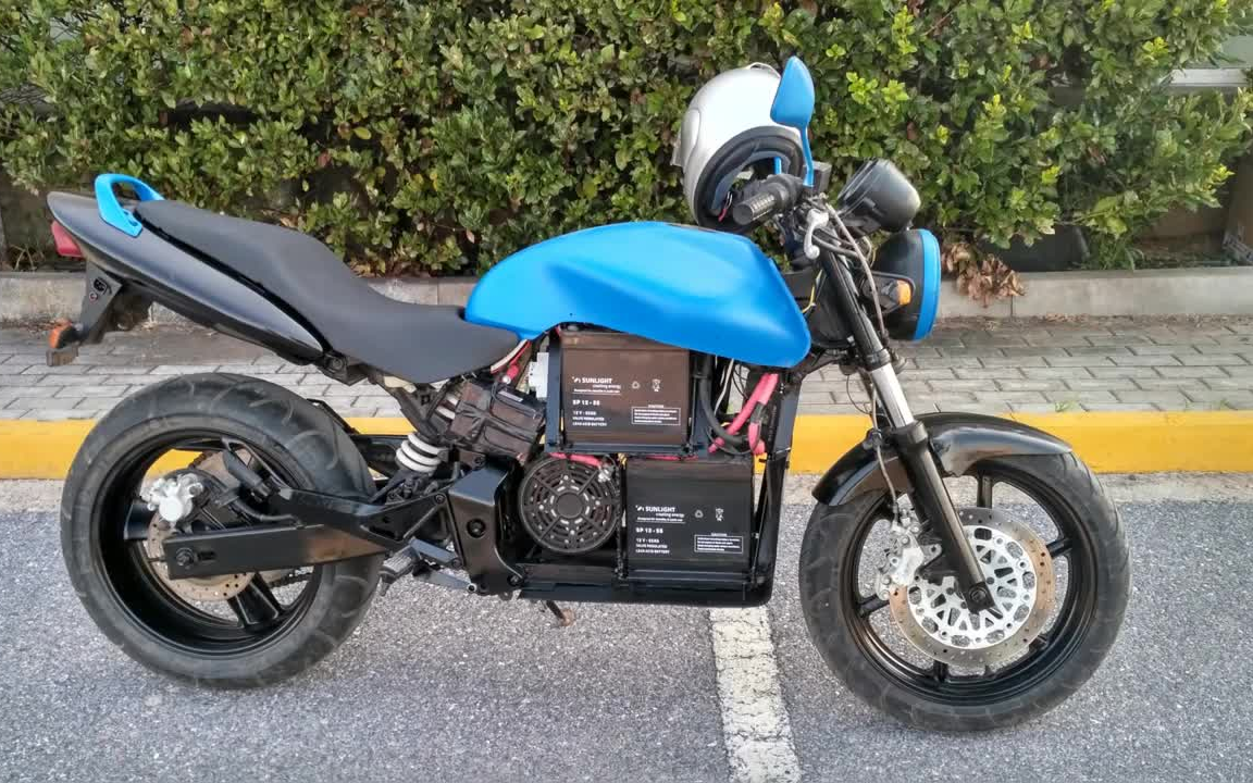 四缸250小黄蜂国外老哥改电动